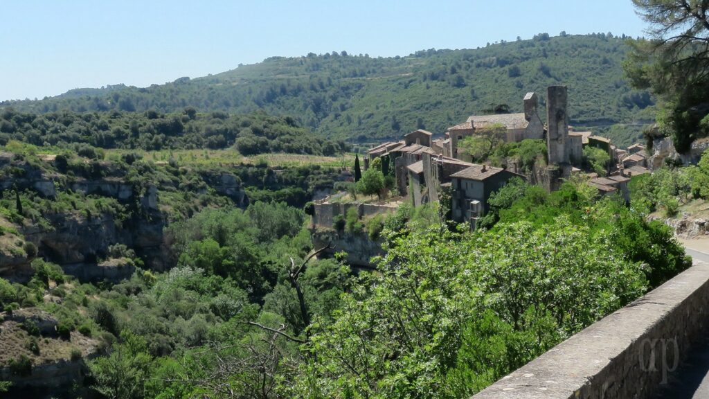 Minerve en Occitanie sous le soleil de juillet
