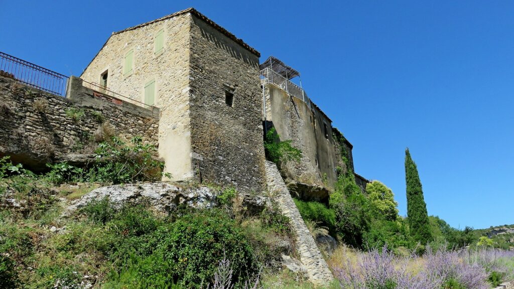 Minerve en Occitanie sous le soleil de juillet