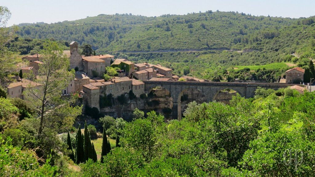 Minerve en Occitanie sous le soleil de juillet
