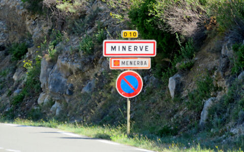 Minerve sous un soleil de plomb